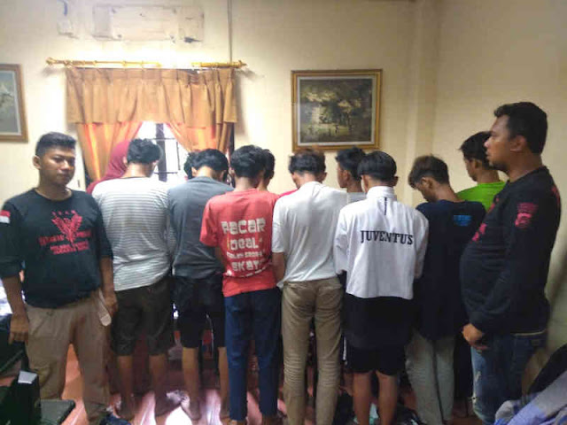Polsek Tambora Tangkap 13 Pelaku Tawuran, 3 Positif Narkoba Polsek Tambora Tangkap 13 Pelaku Tawuran, 3 Positif Narkoba