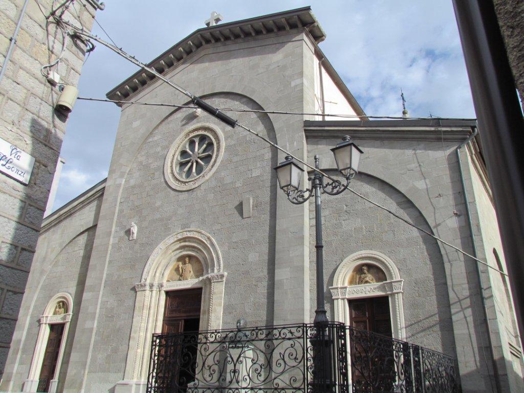 Tabernacoli italiani Castiglione Messer Marino. San Michele Arcangelo e Gesù