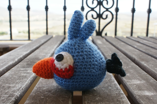 Mi mundo de baldosas amarillas: Angry bird azul (amigurumi)