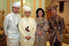 Keluarga Tuanku Munawir: Tunku Ali Redhauddin Muhriz (Tunku Besar Seri ...
