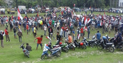 Inilah Demo Anarkis oleh Barisan Rakyat Pembela NKRI di Papua