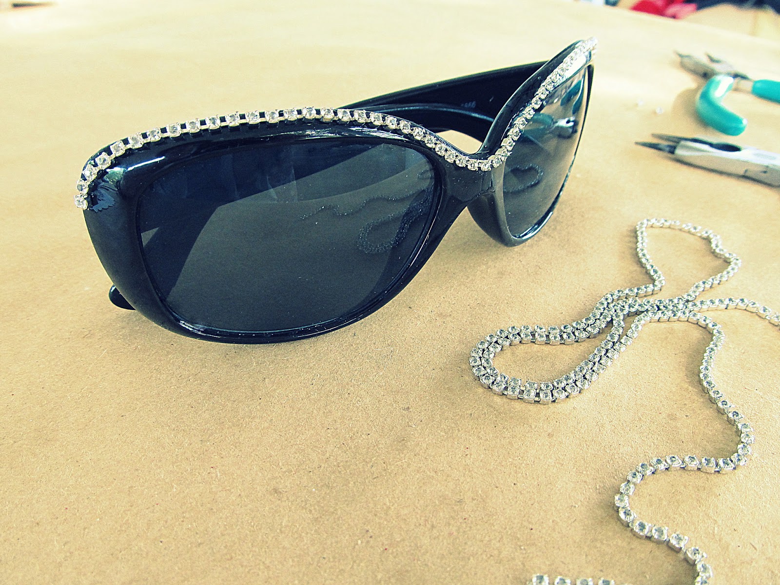 WobiSobi Rhinestone Sunglasses, DIY