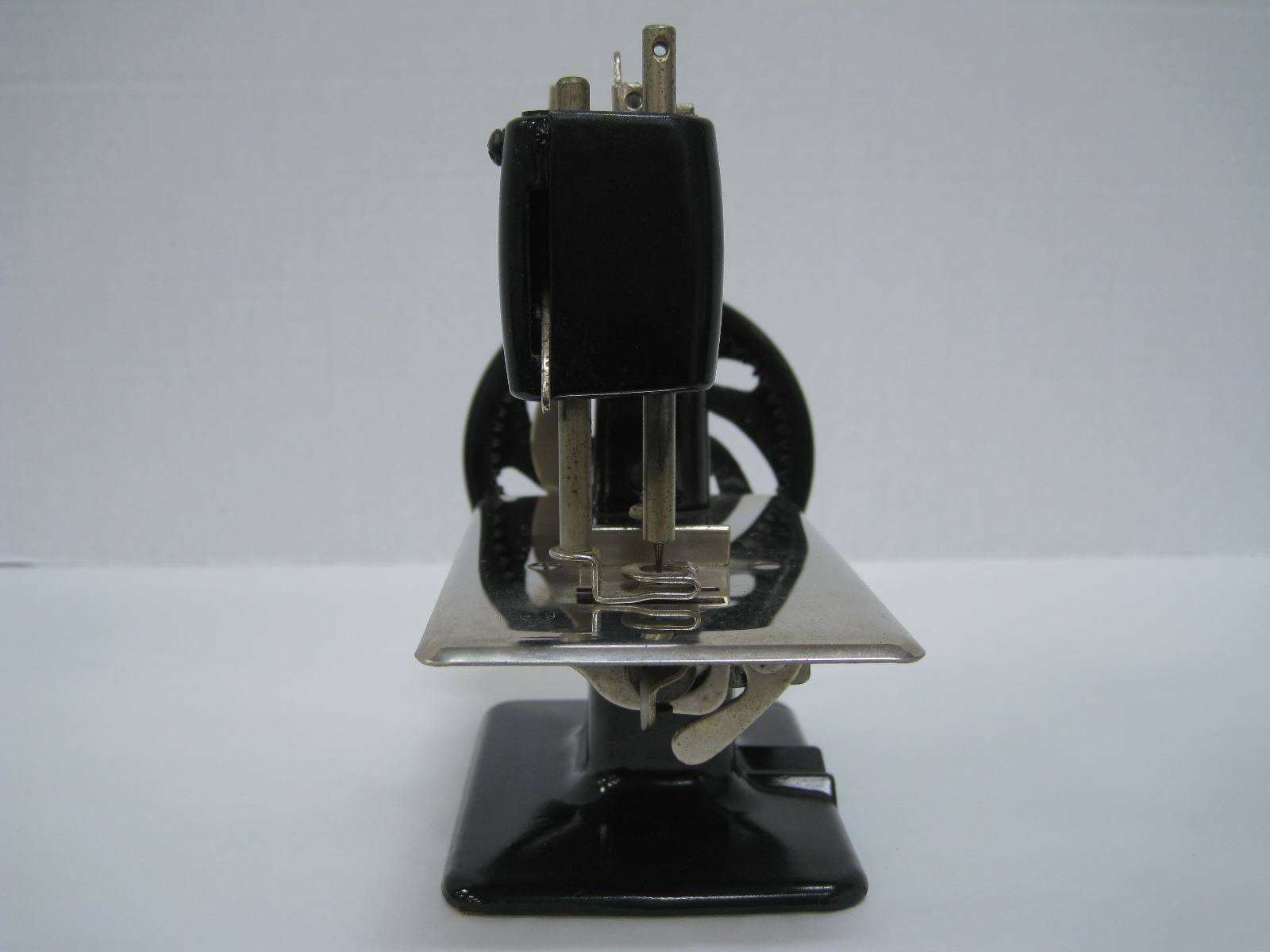 Antiques, Art, and Collectibles Vintage Child's Singer Sewing Machine