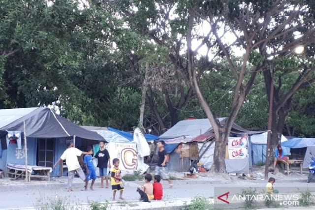 30 Persen Pengungsi Bencana Palu Masih Tinggal di Tenda Pengungsian 30 Persen Pengungsi Bencana Palu Masih Tinggal di Tenda Pengungsian