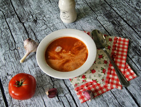 Zupa pomidorowa z mleczkiem kokosowym i kaszą jaglaną
