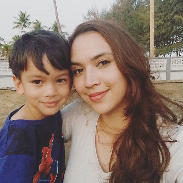 Diana Danielle rela pakai baju pasar malam