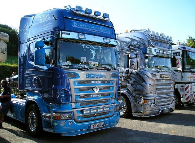 Truk Scania Modifikasi-biru silver