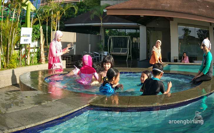 review hotel banana inn bandung