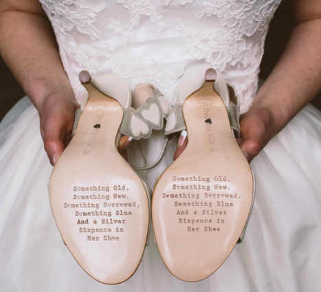 Los zapatos de novia de Charlotte Mills por fin en España