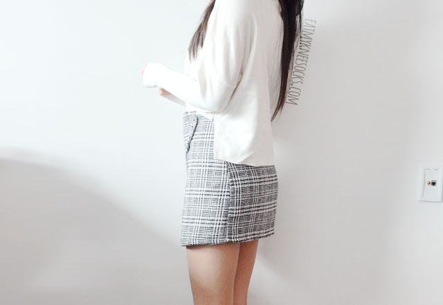 SheIn Fashion Review: Printed Sweater, Houndstooth Skirt, + Tweed Coat A cute-chic ulzzang-inspired monochrome autumn/winter outfit, featuring SheIn's printed mock-neck dip hem "Destiny" sweater and asymmetric houndstooth gridded skirt.
