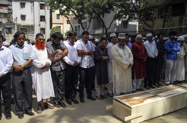 Assassinatos de ativistas LGBT aumentam a tensão em Bangladesh Assassinatos de ativistas LGBT aumentam a tensão em Bangladesh