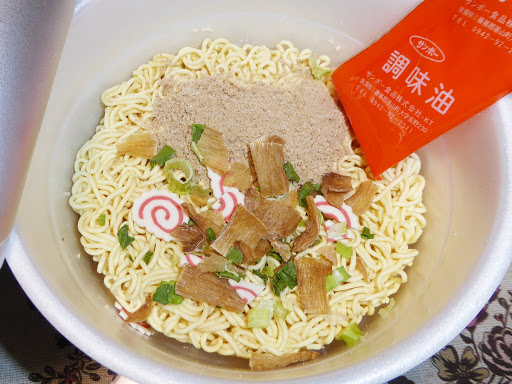 【サンポー食品】ばりよか 醤油豚骨ラーメン うまか軒