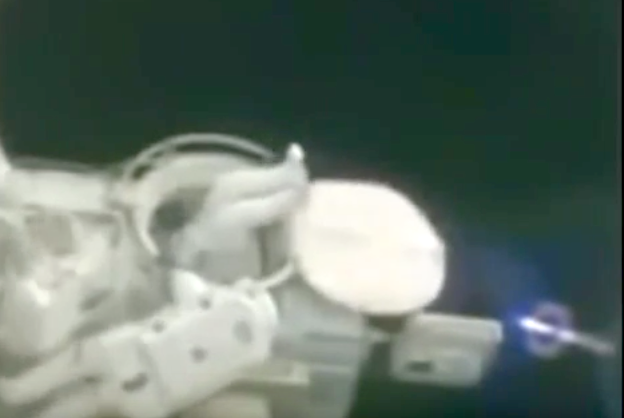 Floppy door on space station can't keep air inside! Live NASA cam UFO%252C%2BUFOs%252C%2Bsighting%252C%2Bsightings%252C%2Balien%252C%2Baliens%252C%2BET%252C%2Bspace%252C%2B