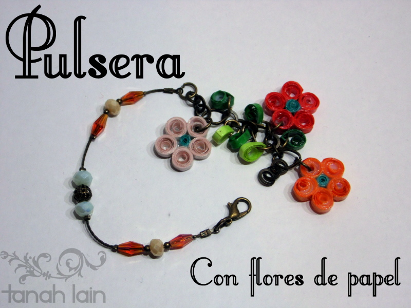 Pulsera de flores de papel