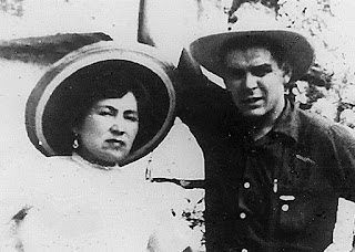 Ernesto y su primera esposa, la peruna Hilda Gadea. Ernesto y su primera esposa, la peruna Hilda Gadea.