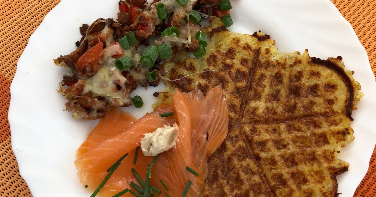 Kartoffelpuffer mit Lachs und Pfifferlingsragout