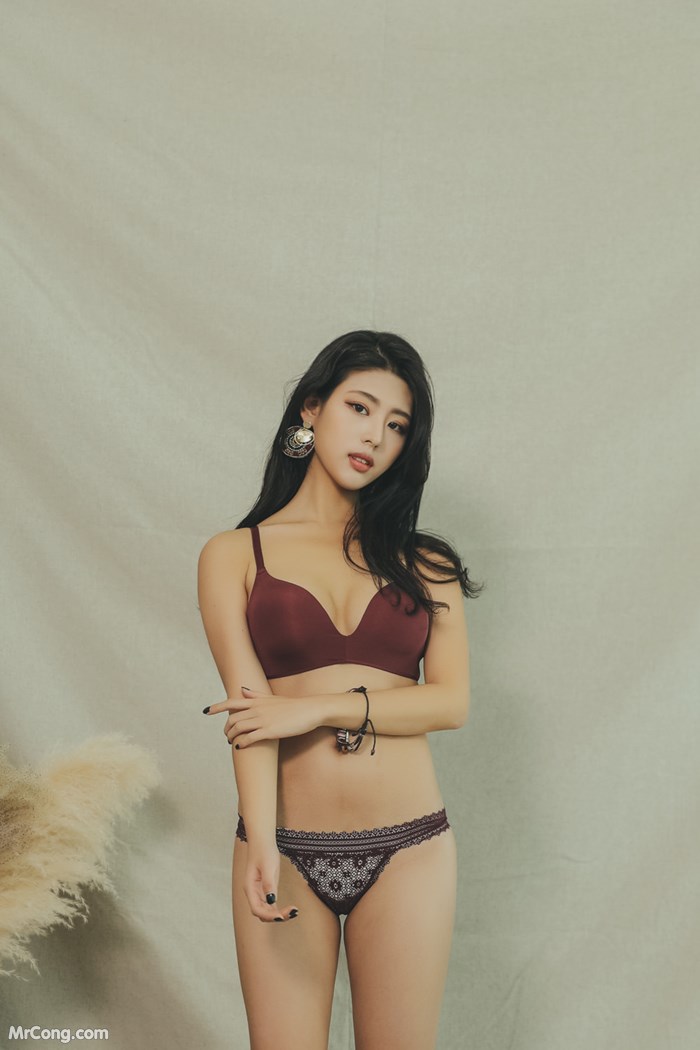 Jung Yuna's beauty in underwear in October 2017 (132 photos)