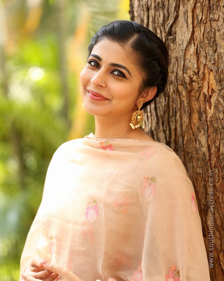 Leona Lishoy at Edureetha Teaser Launch