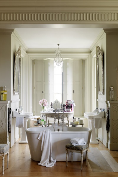 Eye For Design: How To Create A French Bathroom