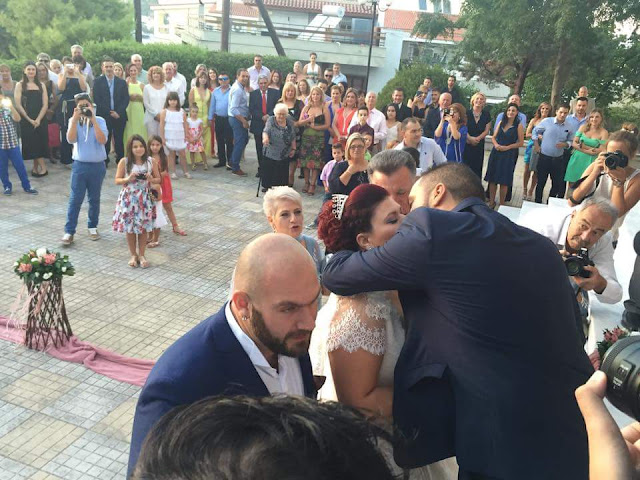 Χαλκίδα: Ο γάμος του νεαρού αστυνομικού που κάνει τον γύρο του διαδικτύου (ΦΩΤΟ)