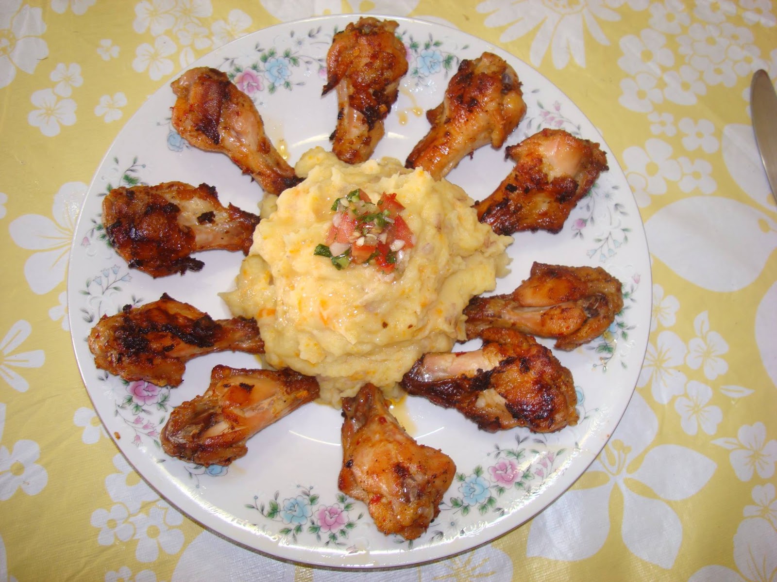 LA COCINA DEL POLLO HOT CHICKEN WINGS DRUMS WITH POTATOES AND CARROTS