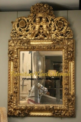 Kaca Cermin Ukir Jepara-Furniture Klasik Mewah. Kaca Cermin Ukir Jepara-Furniture Klasik Mewah.