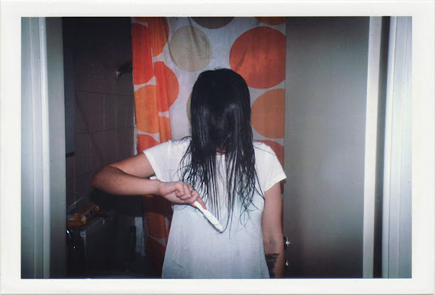 dirty photos - fumus - GIRL MAKING HER HAIR