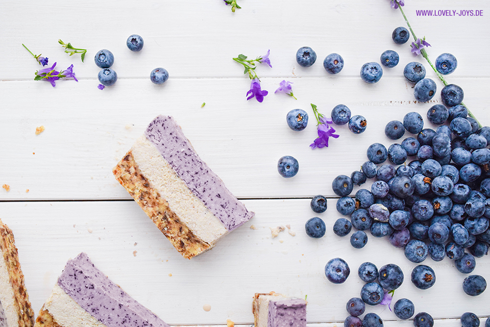 Blaubeeren Mandeln Kokosöl Kuchen Rezept ohne Backen glutenfrei vegan no bake Blaubeeren Mandeln Kokosöl Kuchen Rezept ohne Backen glutenfrei vegan no bake