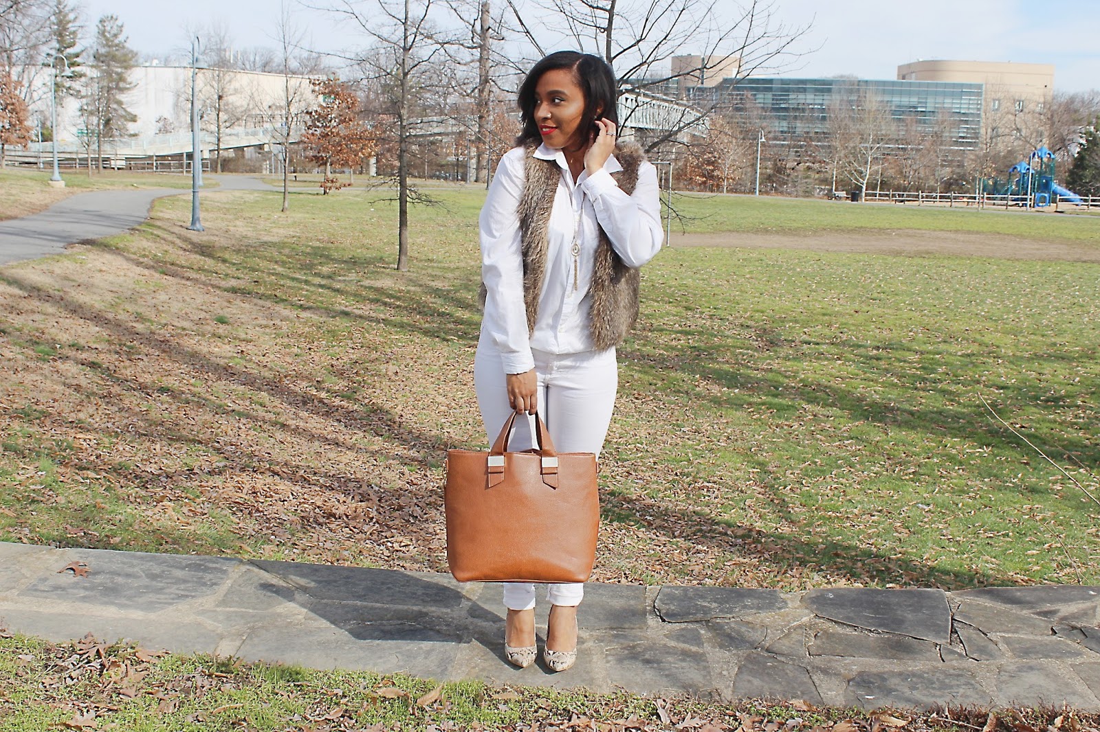 white outfit, fur vest, faux fur, H&M, how to wear white, outfits
