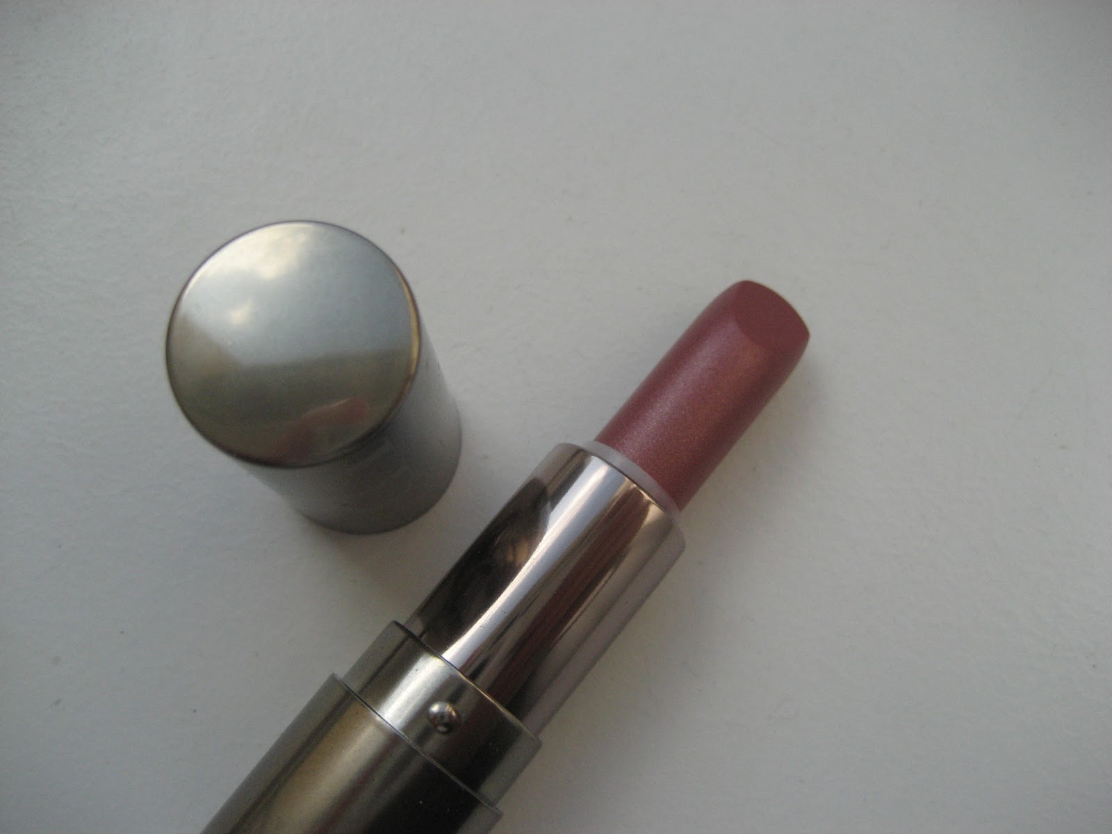 delicate hummingbird.: Helena Rubinstein lipstick in 09 Fetish Rose