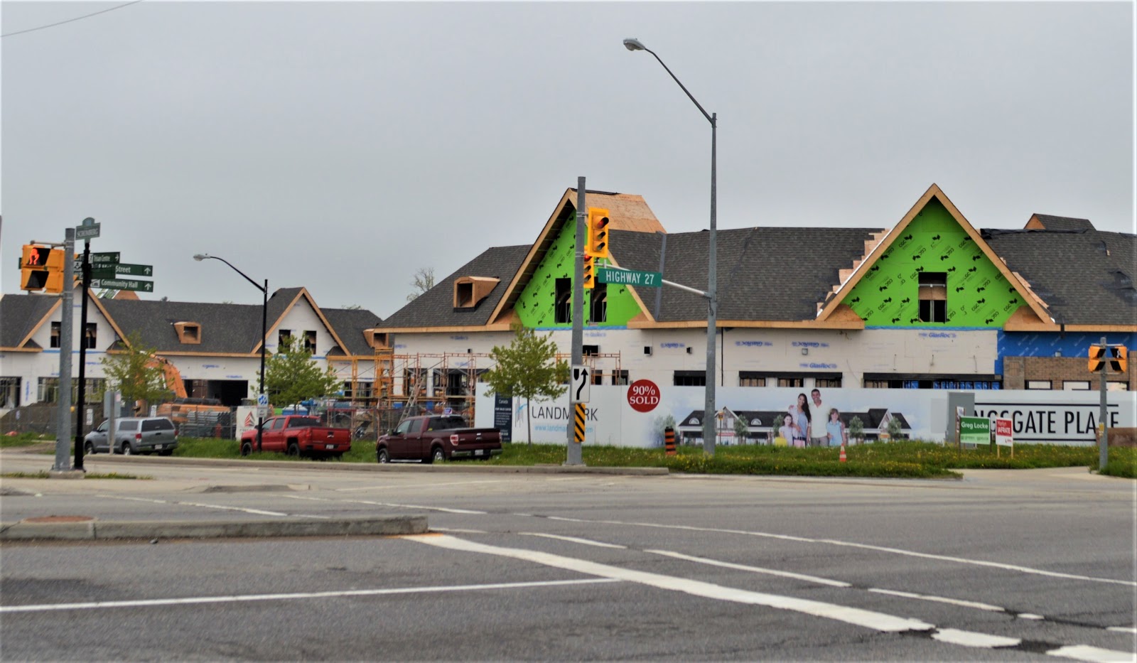 Camera on King & Aurora New Schomberg plaza showing its shape...