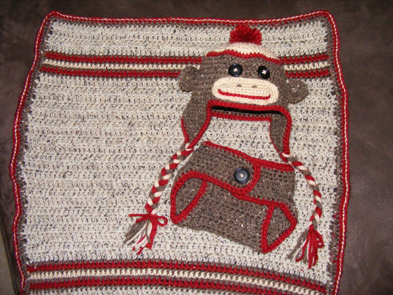 sock-monkey-baby-set-crochet