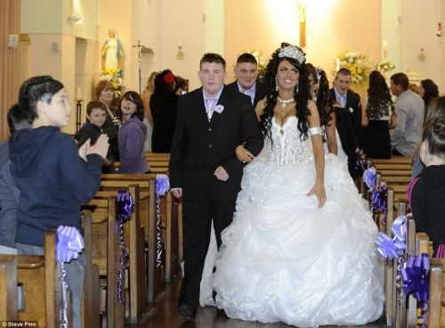 O γάμος μιας 16χρονης κουκλας Τσιγγάνας..! (pics)