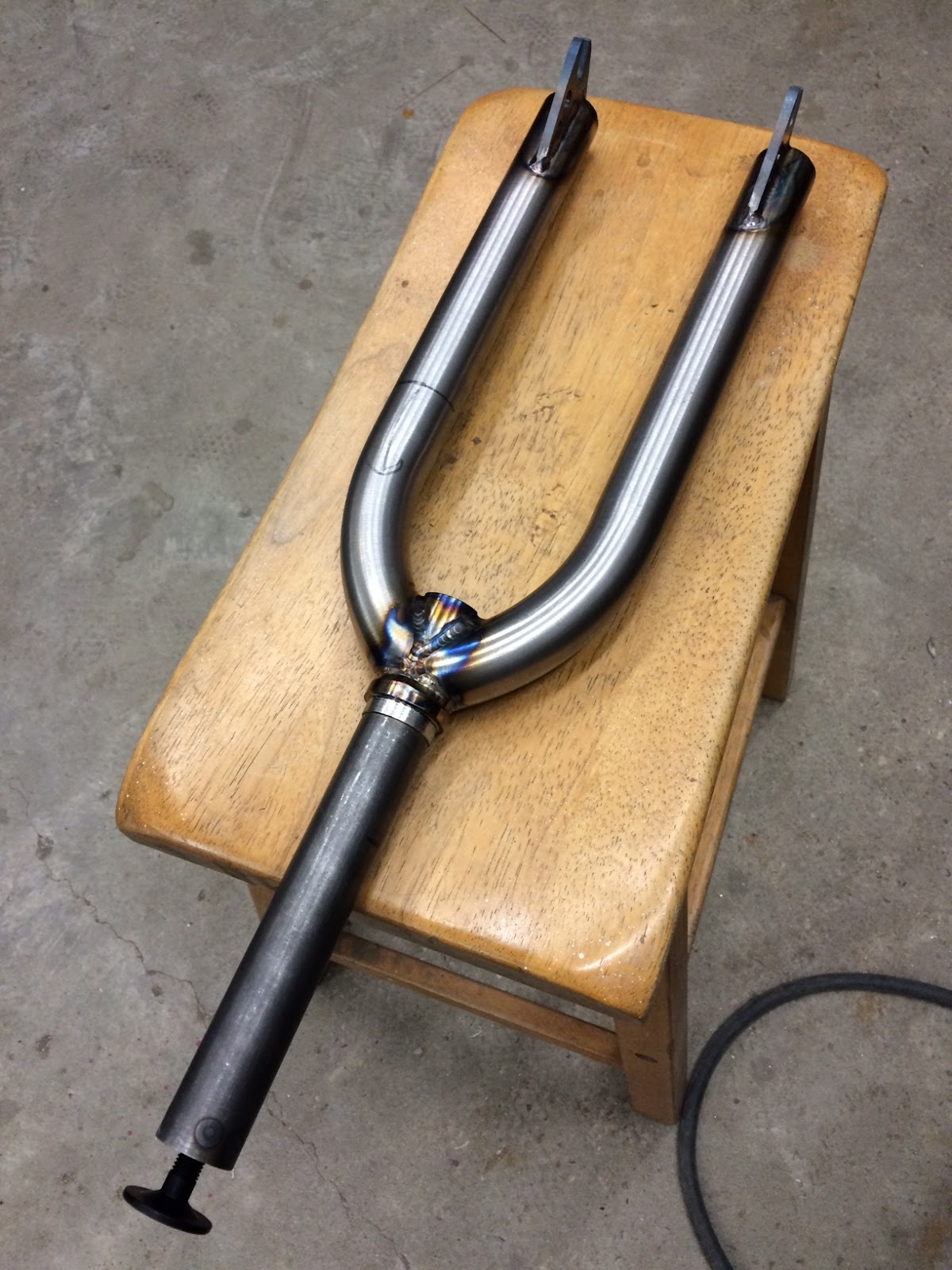 install crown race on fork