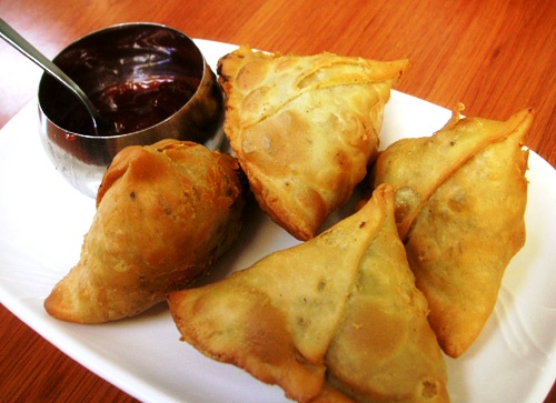 आलू समोसा बनाने की विधि - Aloo Samosa Recipe in Hindi आलू समोसा बनाने की विधि - Aloo Samosa Recipe in Hindi
