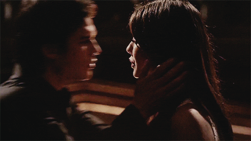 Damon+and+Elena+kissing+4x23.gif