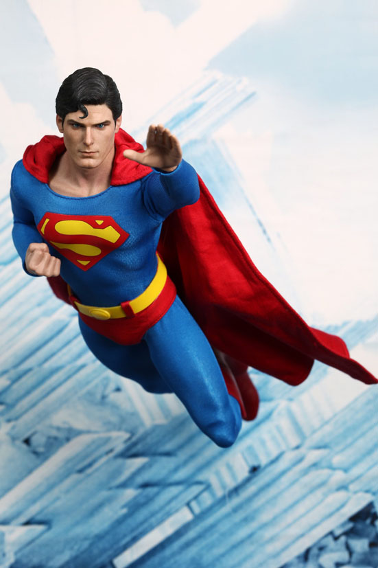toyhaven Hot Toys 1/6 Superman Collectible Figure PREVIEW