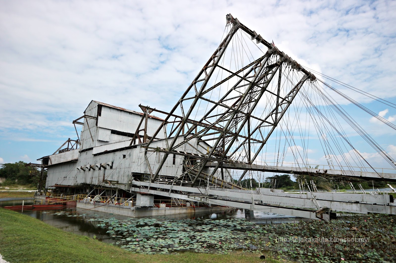 Kapal Korek Bijih Timah / Kapal Korek Pertama Malaysia Bermula Di Perak