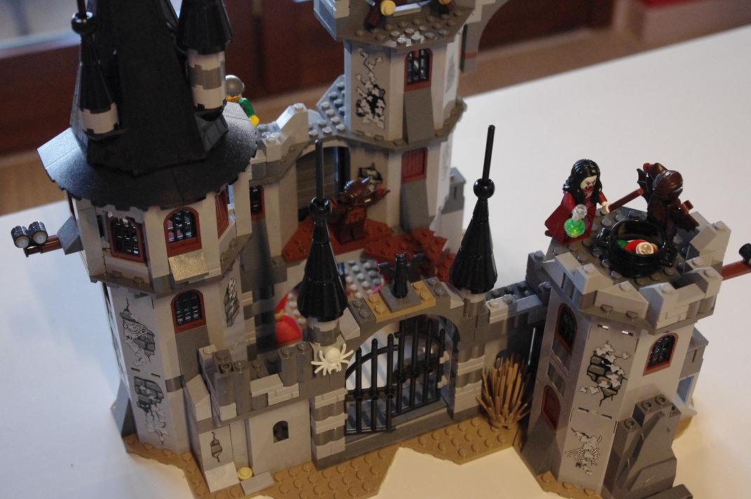 My Passions: Lego Monster Fighters Dracula castle 9468