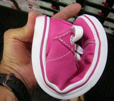 Sering Sakit Ketika Memakai Sepatu? Jangan Salah Pilih Ketika Beli, Inilah Ciri-ciri Sepatu yang Baik Untuk Kesehatan