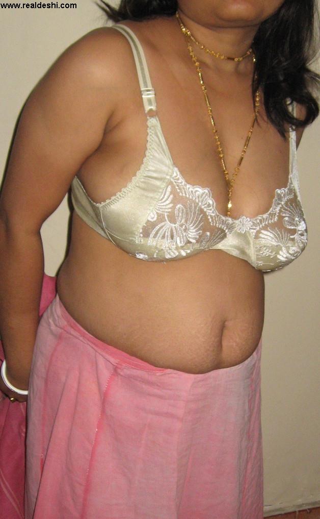 Indian Pussy Stretched Tumblr - Mature Indian Aunty In Saree Belly Stretch Marks 23808 | Hot Sex Picture