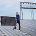 Eerste paneel van zonnecentrale op dak van Euroborg