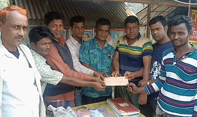 Grant-in-aid for the treatment of labor union workers in Belkuchi বেলকুচিতে শ্রমিক ইউনিয়নের শ্রমিকের সন্তানের চিকিৎসার জন্য অনুদান