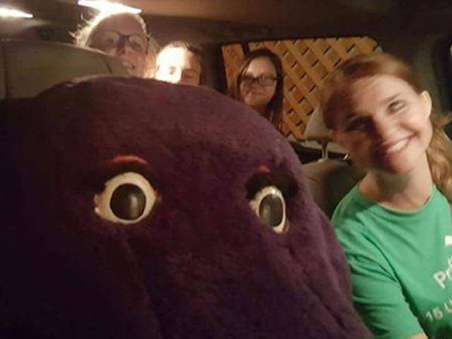 Post News Girl Gets Stuck In The Head Of Barney The Purple Dinosaur 7 Pics
