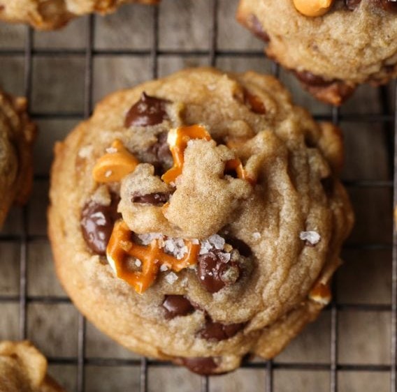 SEA SALT BUTTERSCOTCH PRETZEL COOKIES #dessert #chocolate SEA SALT BUTTERSCOTCH PRETZEL COOKIES #dessert #chocolate