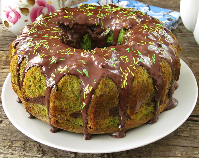 Шпинатно-шоколадный мраморный кекс (Ispanaklı Mermer Kek)