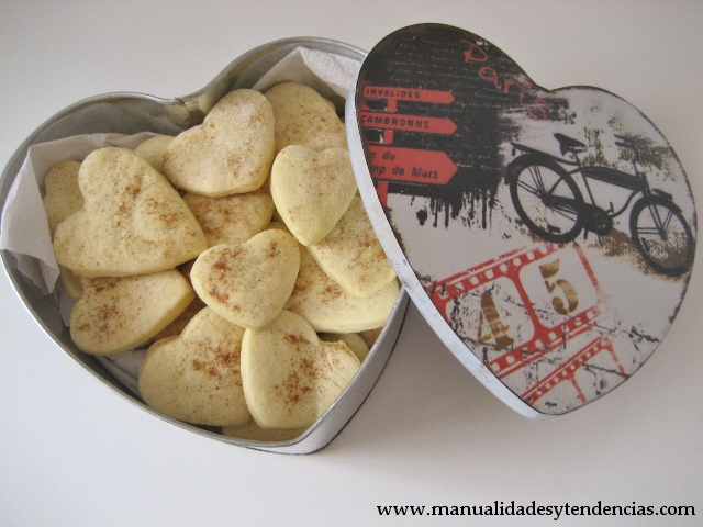 Idea regalo para San Valentin, galletas corazón / Gift idea Valentine's day heart shaped cookies./Idée cadeau pour la Saint Valentine, cookies en forme de coeur