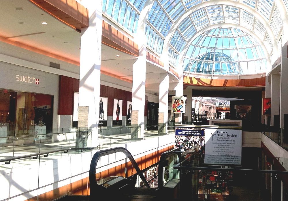 Roosevelt Field Mall) Roosevelt Field Movies