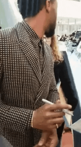 이미지에 대체텍스트 속성이 없습니다; 파일명은 giphy.gif 입니다.