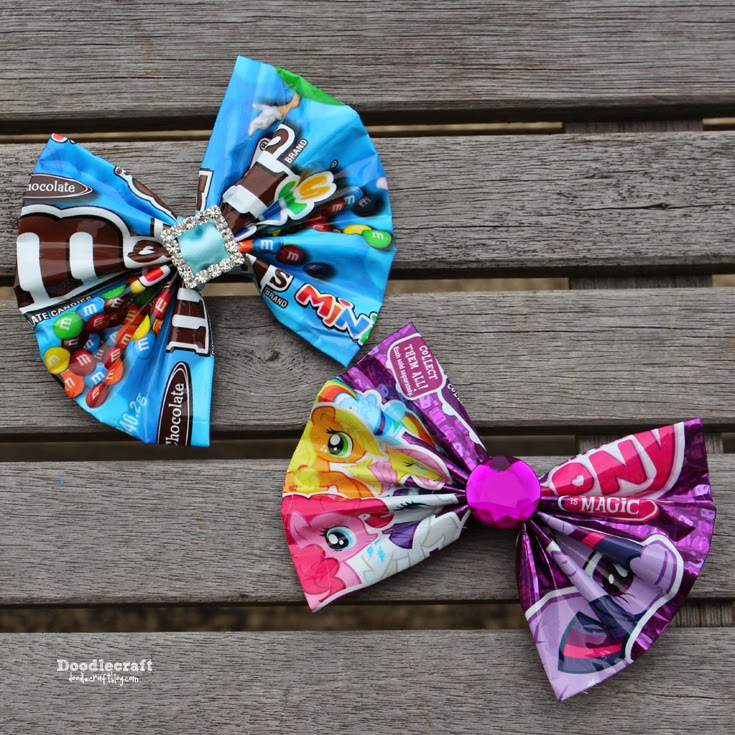 http://www.doodlecraftblog.com/2015/05/candy-wrapper-hair-bows-or-bowties.html